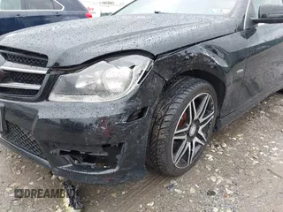 2014 Mercedes-Benz C 250 z VIN WDDGJ4HB0EG289247, wystawiony jako IAAI lot #42365526 z przebiegiem 75 420 mil mil oraz . Historia ofert i sprzedaży dostępna na DreamBid. Obrazek 6.
