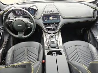 2023 Aston Martin DBX 707 z VIN SD7VUJBW8PTV08579, wystawiony jako Copart lot #45496975 z przebiegiem 10 769 mil mil oraz Szkody całkowita. Historia ofert i sprzedaży dostępna na DreamBid. Obrazek 8.
