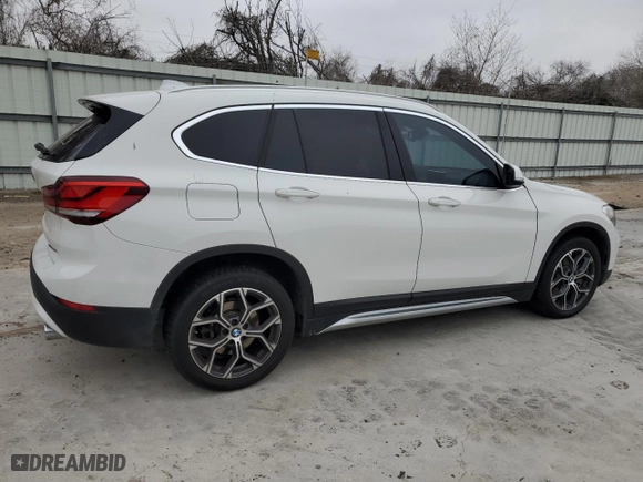 2022 BMW X1 xDrive28i with VIN WBXJG9C06N5U54122, listed as a Copart auction lot 45427915 with 46,803 mi miles and Salvage Title. Bid and sale history available at carsss.com. Image 3.