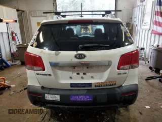 2011 Kia Sorento EX z VIN 5XYKU4A27BG136191, wystawiony jako Copart lot #52979995 z przebiegiem 209 280 mil mil oraz Szkoda całkowita • Salvage title. Historia ofert i sprzedaży dostępna na DreamBid. Obrazek 6.