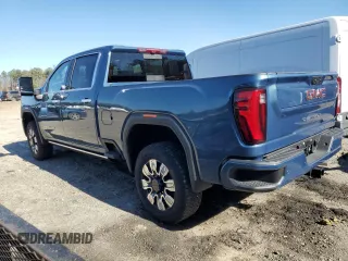 2024 GMC Sierra 2500HD Denali z VIN 1GT49REY5RF381137, wystawiony jako Copart lot #47956675 z przebiegiem 3 299 mil mil oraz Szkoda całkowita • Salvage title. Historia ofert i sprzedaży dostępna na DreamBid. Obrazek 2.