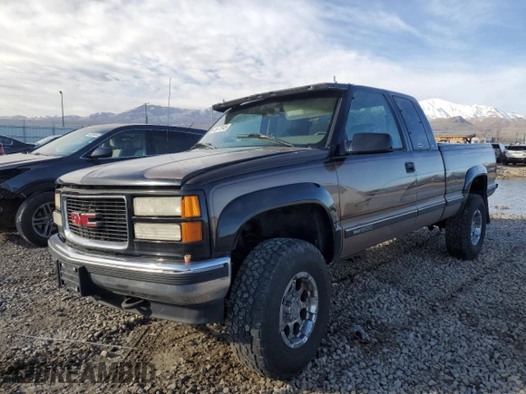 1997 GMC Sierra 1500 z VIN 2GTEK19R3V1548058, wystawiony jako Copart lot #45577845 z przebiegiem 229 738 mil mil oraz Szkoda całkowita • Salvage title. Historia ofert i sprzedaży dostępna na DreamBid. Obrazek 1.