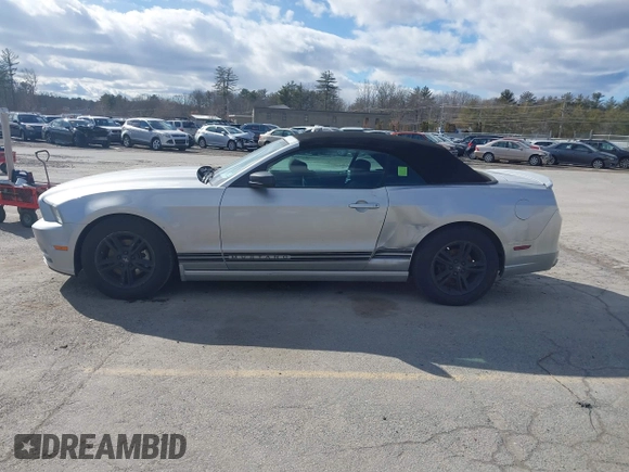 2013 Ford Mustang V6 z VIN 1ZVBP8EMXD5242038, wystawiony jako IAAI lot #41744352 z przebiegiem 167 227 mil mil oraz . Historia ofert i sprzedaży dostępna na DreamBid. Obrazek 14.