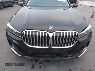 2022 BMW 7 Series 740i with VIN WBA7T2C0XNCJ31291, listed as a IAAI auction lot 40623307 with 98,877 mi miles. Bid and sale history available at carsss.com. Image 6.