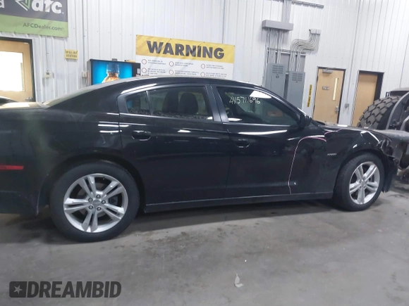 2011 Dodge Charger RT Plus with VIN 2B3CM5CT2BH521841, listed as a IAAI auction lot 41571696 with 186,120 mi miles. Bid and sale history available at carsss.com. Image 13.