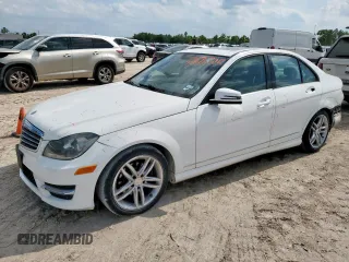 2013 Mercedes-Benz C 250 Sport z VIN WDDGF4HB1DR299984, wystawiony jako Copart lot #57676305 z przebiegiem 160 093 mil mil oraz Szkoda całkowita • Salvage title. Historia ofert i sprzedaży dostępna na DreamBid. Obrazek 1.