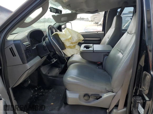 2006 Ford F-350 with VIN 1FTWX32Y66EB25977, listed as a Copart auction lot 44701095 with 111,763 mi miles and Salvage title. Bid and sale history available at DreamBid. Image 7.