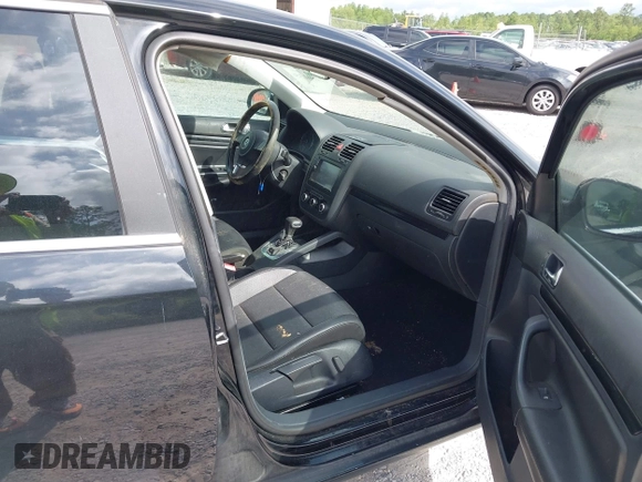 2010 Volkswagen Jetta SE с VIN 3VWRX7AJ7AM049582, выставлен на аукционе IAAI как лот 42280135 с пробегом 140 670 миль миль и . История ставок и продаж доступна на DreamBid. Изображение 5.