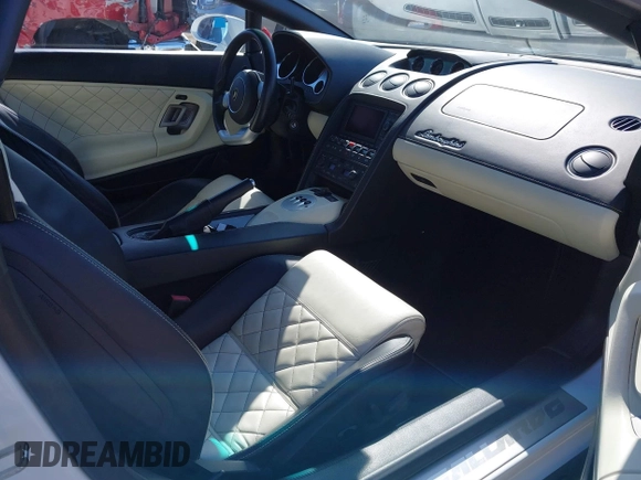 2008 Lamborghini Gallardo z VIN ZHWGU22T18LA07324, wystawiony jako IAAI lot #41835407 z przebiegiem 26 552 mil mil oraz . Historia ofert i sprzedaży dostępna na DreamBid. Obrazek 5.