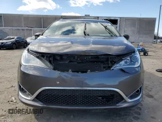 2018 Chrysler Pacifica Touring L z VIN 2C4RC1BGXJR142653, wystawiony jako Copart lot #50708575 z przebiegiem 136 816 mil mil oraz Szkody całkowita. Historia ofert i sprzedaży dostępna na DreamBid. Obrazek 5.