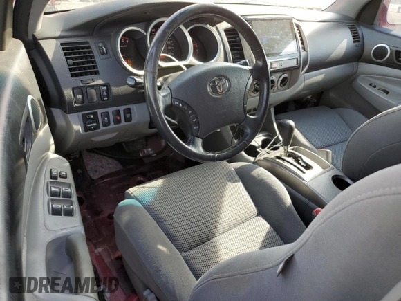2010 Toyota Tacoma PreRunner z VIN 3TMJU4GN3AM096545, wystawiony jako Copart lot #53389965 z przebiegiem 176 639 mil mil oraz Szkoda całkowita • Salvage title. Historia ofert i sprzedaży dostępna na DreamBid. Obrazek 8.