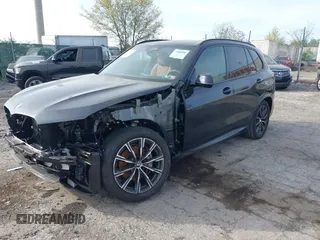 2025 BMW X5 xDrive40i z VIN 5UX23EU04S9Y37497, wystawiony jako IAAI lot #42124797 z przebiegiem 6 256 mil mil oraz . Historia ofert i sprzedaży dostępna na DreamBid. Obrazek 2.