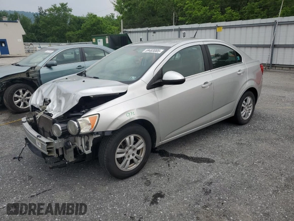 2014 Chevrolet Sonic LT z VIN 1G1JC5SH1E4243983, wystawiony jako Copart lot #59483085 z przebiegiem 106 345 mil mil oraz Szkoda całkowita • Salvage title. Historia ofert i sprzedaży dostępna na DreamBid. Obrazek 1.