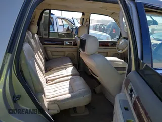 2004 Lincoln Navigator Luxury with VIN 5LMFU27R34LJ42774, listed as a IAAI auction lot 41959816 with 0 mi miles. Bid and sale history available at carsss.com. Image 8.