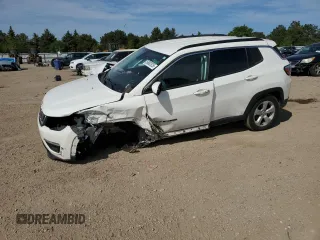 2019 Jeep Compass Latitude z VIN 3C4NJDBB4KT704264, wystawiony jako Copart lot #56062825 z przebiegiem 59 078 mil mil oraz Szkoda całkowita • Salvage title. Historia ofert i sprzedaży dostępna na DreamBid. Obrazek 1.