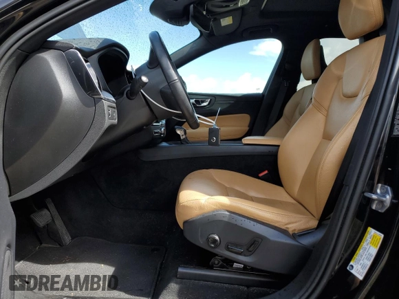 2018 Volvo XC60 Momentum z VIN LYVA22RK2JB078752, wystawiony jako Copart lot #56593385 z przebiegiem 50 890 mil mil oraz Szkoda całkowita • Salvage title. Historia ofert i sprzedaży dostępna na DreamBid. Obrazek 7.