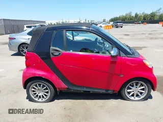 2011 Smart fortwo Passion z VIN WMEEK3BA7BK427739, wystawiony jako IAAI lot #42224225 z przebiegiem 31 675 mil mil oraz . Historia ofert i sprzedaży dostępna na DreamBid. Obrazek 14.