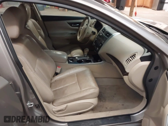 2014 Nissan Altima 2.5 with VIN 1N4AL3APXEN255733, listed as a IAAI auction lot 41566176 with 189,993 mi miles. Bid and sale history available at carsss.com. Image 5.