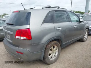 2013 Kia Sorento LX with VIN 5XYKT4A61DG342521, listed as a IAAI auction lot 42115317 with 90,737 mi miles. Bid and sale history available at carsss.com. Image 4.