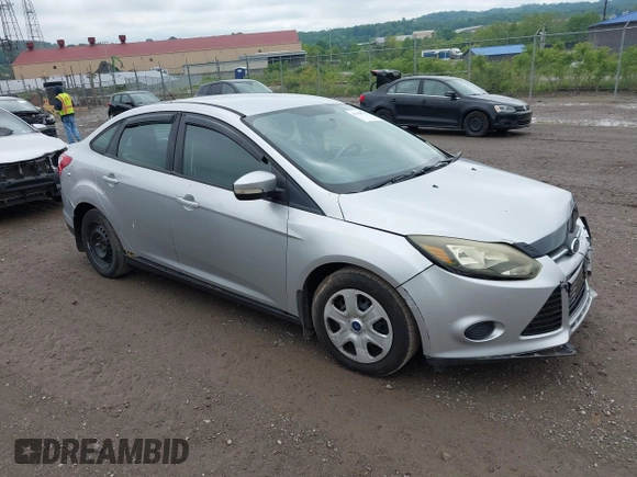 2013 Ford Focus SE z VIN 1FADP3F25DL113699, wystawiony jako IAAI lot #42308712 z przebiegiem 137 312 mil mil oraz . Historia ofert i sprzedaży dostępna na DreamBid. Obrazek 1.