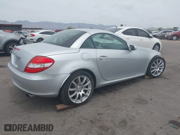 2006 Mercedes-Benz SLK 350 with VIN WDBWK56F66F096640, listed as a IAAI auction lot 42375574 with 88,657 mi miles and . Bid and sale history available at DreamBid. Image 4.
