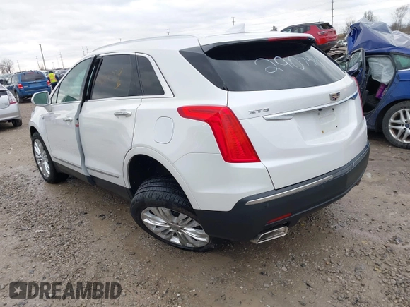 2019 Cadillac XT5 Premium Luxury FWD z VIN 1GYKNERS1KZ290754, wystawiony jako IAAI lot #41816074 z przebiegiem 91 585 mil mil oraz . Historia ofert i sprzedaży dostępna na DreamBid. Obrazek 3.