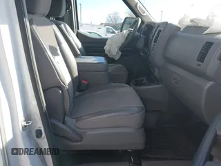 2021 Nissan NV Cargo SV z VIN 1N6BF0LY1MN806850, wystawiony jako IAAI lot #41500860 z przebiegiem 94 928 mil mil oraz . Historia ofert i sprzedaży dostępna na DreamBid. Obrazek 5.