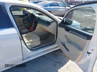 2014 Volkswagen Passat TDI SE w/Sunroof with VIN 1VWBN7A32EC016554, listed as a IAAI auction lot 41472156 with 178,149 mi miles. Bid and sale history available at carsss.com. Image 5.