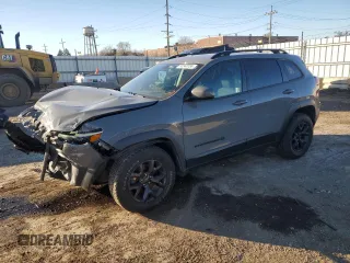 2019 Jeep Cherokee Latitude с VIN 1C4PJMCX8KD449014, выставлен на аукционе Copart как лот 82348734 с пробегом 60 175 миль миль и Списание • Salvage title. История ставок и продаж доступна на DreamBid. Изображение 1.