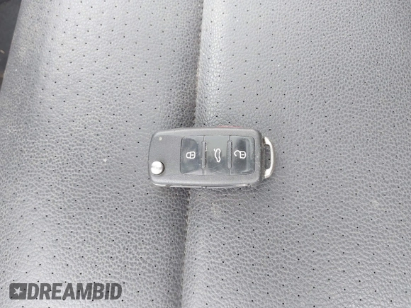 2010 Volkswagen Eos Komfort с VIN WVWBA7AH1AV023634, выставлен на аукционе IAAI как лот 40635291 с пробегом 42 152 миль миль и . История ставок и продаж доступна на DreamBid. Изображение 11.