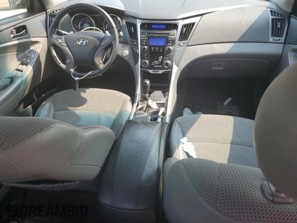 2013 Hyundai Sonata SE z VIN 5NPEC4AC2DH557370, wystawiony jako Copart lot #59120895 z przebiegiem 180 932 mil mil oraz Szkoda całkowita • Salvage title. Historia ofert i sprzedaży dostępna na DreamBid. Obrazek 8.