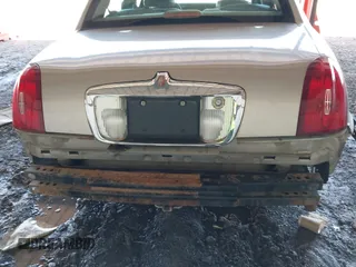 2000 Lincoln Town Car Signature z VIN 1LNHM82W1YY869805, wystawiony jako IAAI lot #42051938 z przebiegiem 125 940 mil mil oraz . Historia ofert i sprzedaży dostępna na DreamBid. Obrazek 6.