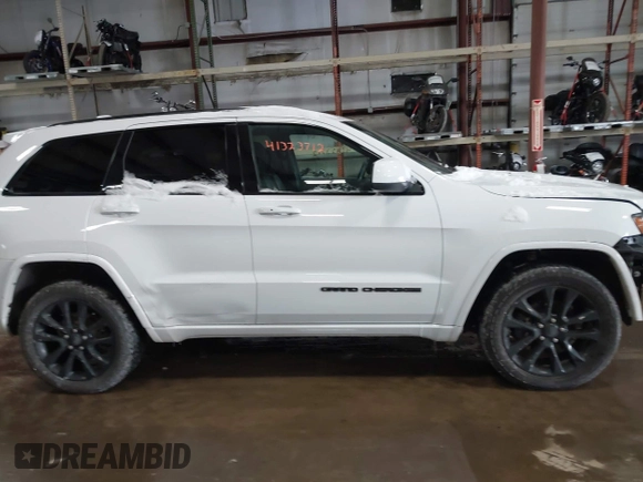 2020 Jeep Grand Cherokee Altitude with VIN 1C4RJFAG2LC209665, listed as a IAAI auction lot 41323712 with 66,194 mi miles. Bid and sale history available at carsss.com. Image 13.