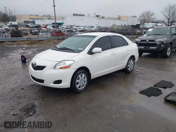 2009 Toyota Yaris z VIN JTDBT903594059923, wystawiony jako IAAI lot #41520883 z przebiegiem 141 366 mil mil oraz . Historia ofert i sprzedaży dostępna na DreamBid. Obrazek 2.