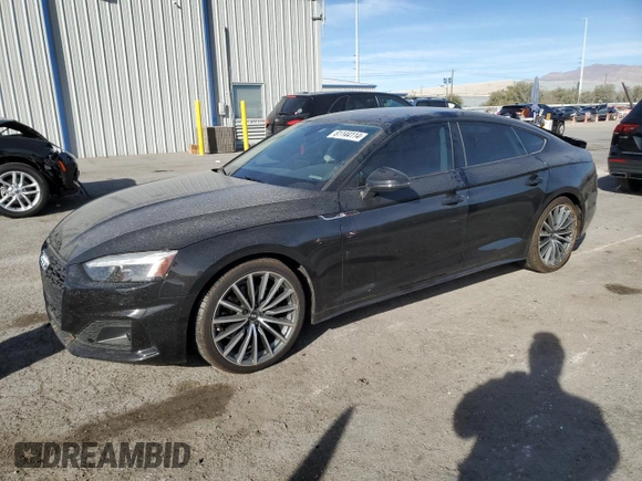 2022 Audi A5 Sportback Premium Plus z VIN WAUCBCF51NA029467, wystawiony jako Copart lot #81144114 z przebiegiem 20 622 mil mil oraz Szkoda całkowita • Salvage title. Historia ofert i sprzedaży dostępna na DreamBid. Obrazek 1.
