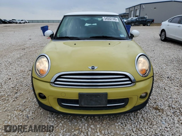 2011 MINI Hardtop z VIN WMWSU3C56BT093725, wystawiony jako Copart lot #54552145 z przebiegiem 119 060 mil mil oraz Czysty tytuł • Clean title. Historia ofert i sprzedaży dostępna na DreamBid. Obrazek 5.
