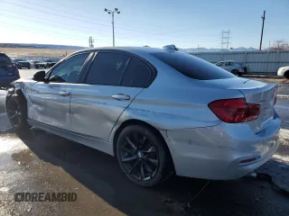2018 BMW 3 Series 320i xDrive z VIN WBA8A3C56JA505736, wystawiony jako Copart lot #41780485 z przebiegiem 40 330 mil mil oraz Szkoda całkowita • Salvage title. Historia ofert i sprzedaży dostępna na DreamBid. Obrazek 2.