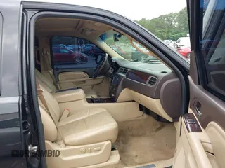 2013 GMC Yukon Denali z VIN 1GKS2EEFXDR305783, wystawiony jako IAAI lot #42305947 z przebiegiem 251 874 mil mil oraz . Historia ofert i sprzedaży dostępna na DreamBid. Obrazek 5.
