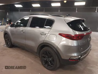 2020 Kia Sportage EX z VIN KNDPNCAC6L7696725, wystawiony jako IAAI lot #41837807 z przebiegiem 51 817 mil mil oraz . Historia ofert i sprzedaży dostępna na DreamBid. Obrazek 3.