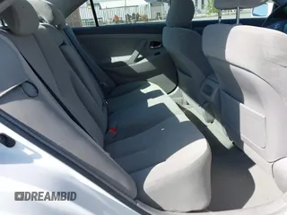 2007 Toyota Camry CE z VIN 4T1BE46K07U622980, wystawiony jako IAAI lot #42001498 z przebiegiem 100 360 mil mil oraz . Historia ofert i sprzedaży dostępna na DreamBid. Obrazek 8.