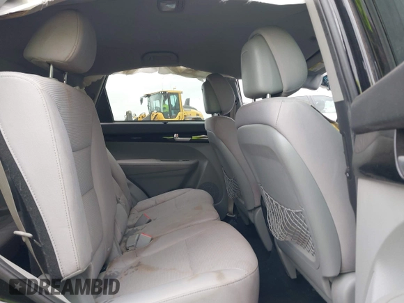 2015 Kia Sorento LX with VIN 5XYKT4A63FG592815, listed as a IAAI auction lot 41916446 with 149,669 mi miles. Bid and sale history available at carsss.com. Image 8.