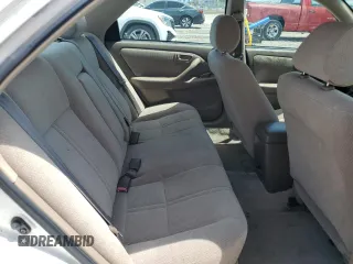2001 Toyota Camry CE z VIN 4T1BG22KX1U795496, wystawiony jako Copart lot #59259765 z przebiegiem 87 713 mil mil oraz Czysty tytuł • Clean title. Historia ofert i sprzedaży dostępna na DreamBid. Obrazek 10.