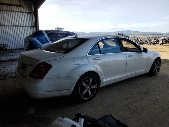 2013 Mercedes-Benz S-Class S 550 with VIN WDDNG7DB3DA503825, listed as a Copart auction lot 49843855 with 127,405 mi miles and Salvage Title. Bid and sale history available at carsss.com. Image 3.