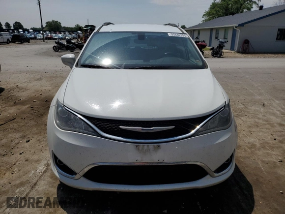 2017 Chrysler Pacifica Touring L with VIN 2C4RC1BG8HR526778, listed as a Copart auction lot 55334255 with 241,302 mi miles and Salvage Title. Bid and sale history available at DreamBid. Image 5.