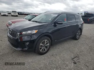 2019 Kia Sorento EX z VIN 5XYPHDA53KG457567, wystawiony jako Copart lot #57665945 z przebiegiem 150 392 mil mil oraz Czysty tytuł • Clean title. Historia ofert i sprzedaży dostępna na DreamBid. Obrazek 1.