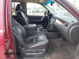 2008 GMC Yukon Denali z VIN 1GKFK63858J162600, wystawiony jako IAAI lot #42485629 z przebiegiem 271 690 mil mil oraz . Historia ofert i sprzedaży dostępna na DreamBid. Obrazek 5.