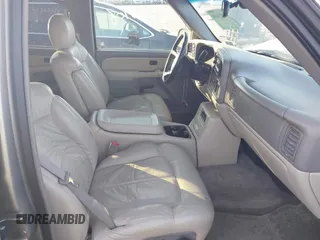 2002 Chevrolet Tahoe Z71 with VIN 1GNEK13Z12R308204, listed as a IAAI auction lot 41773108 with 103,193 mi miles. Bid and sale history available at carsss.com. Image 5.