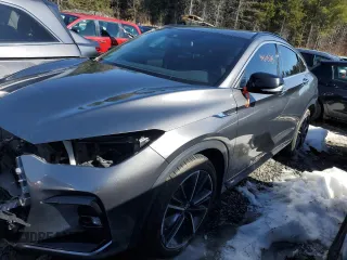 2023 Infiniti QX55 Luxe z VIN 3PCAJ5JR9PF118376, wystawiony jako Copart lot #44305765 z przebiegiem 16 171 mil mil oraz Szkody całkowita. Historia ofert i sprzedaży dostępna na DreamBid. Obrazek 1.