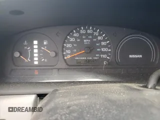 1998 Nissan Frontier XE z VIN 1N6DD26S3WC335610, wystawiony jako Copart lot #59061785 z przebiegiem 158 550 mil mil oraz Czysty tytuł • Clean title. Historia ofert i sprzedaży dostępna na DreamBid. Obrazek 9.