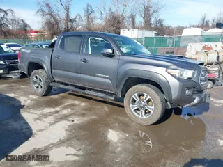 2017 Toyota Tacoma SR5 with VIN 5TFCZ5AN5HX079615, listed as a IAAI auction lot 41558736 with NaN miles. Bid and sale history available at carsss.com. Image 1.